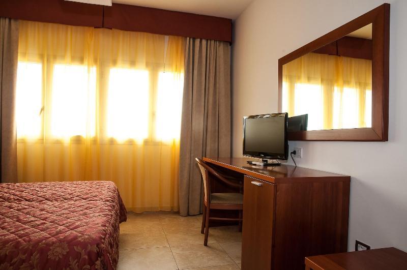 Hotel Demar Ольбия Экстерьер фото