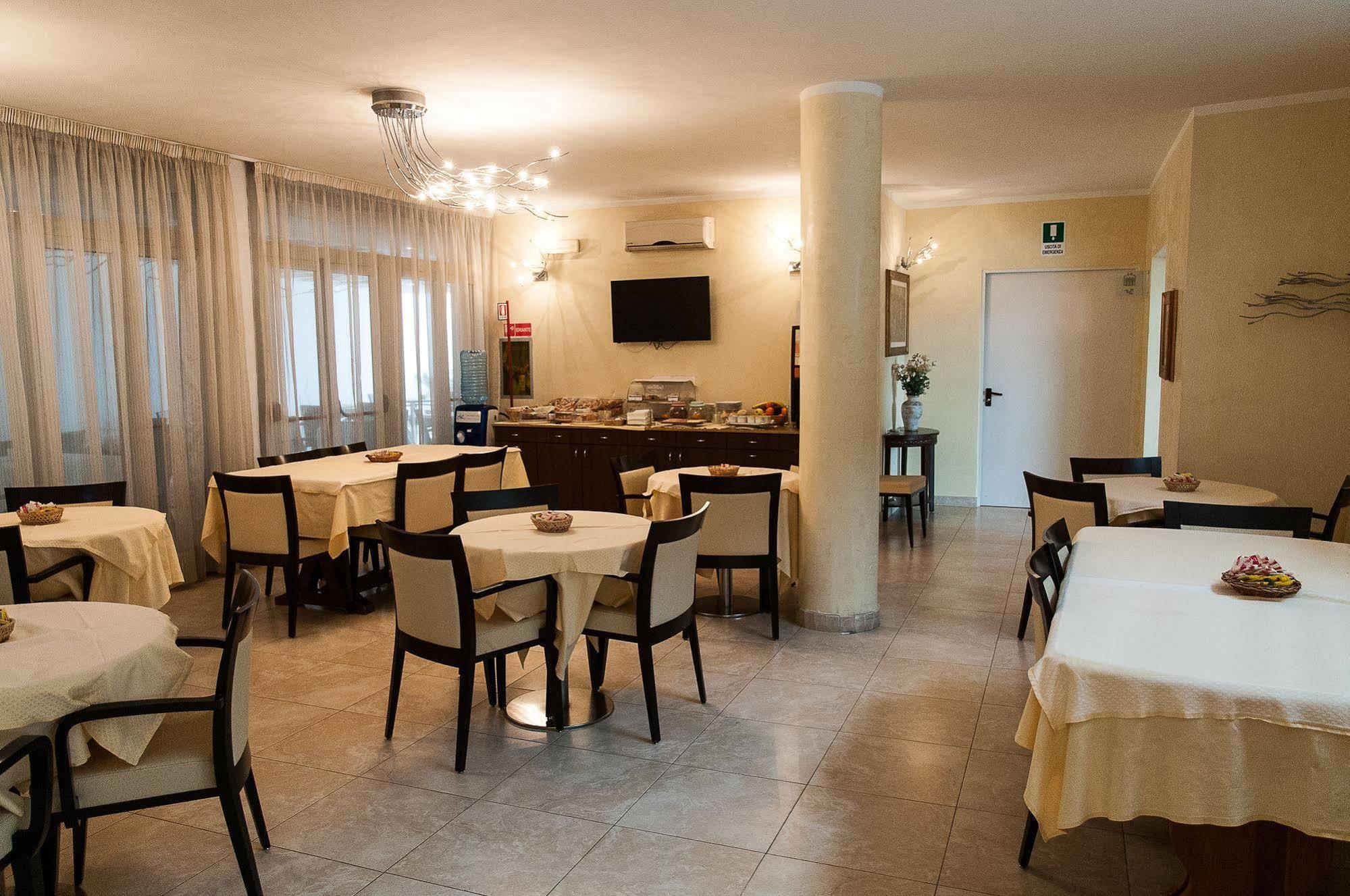 Hotel Demar Ольбия Экстерьер фото